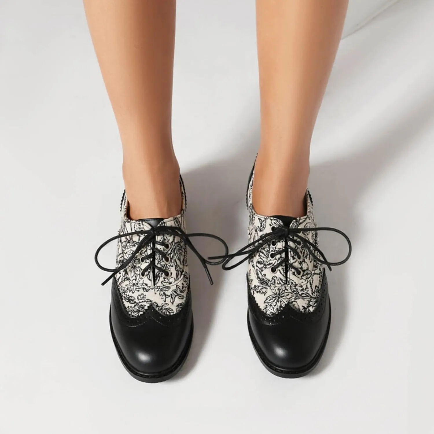 Women's Lace Up Leather Perforated Oxfords Round Toe Patchwork Low Block Chunky Heels Wingtip Brogues Shoes Casual Comfortable Derby Saddle Pumps