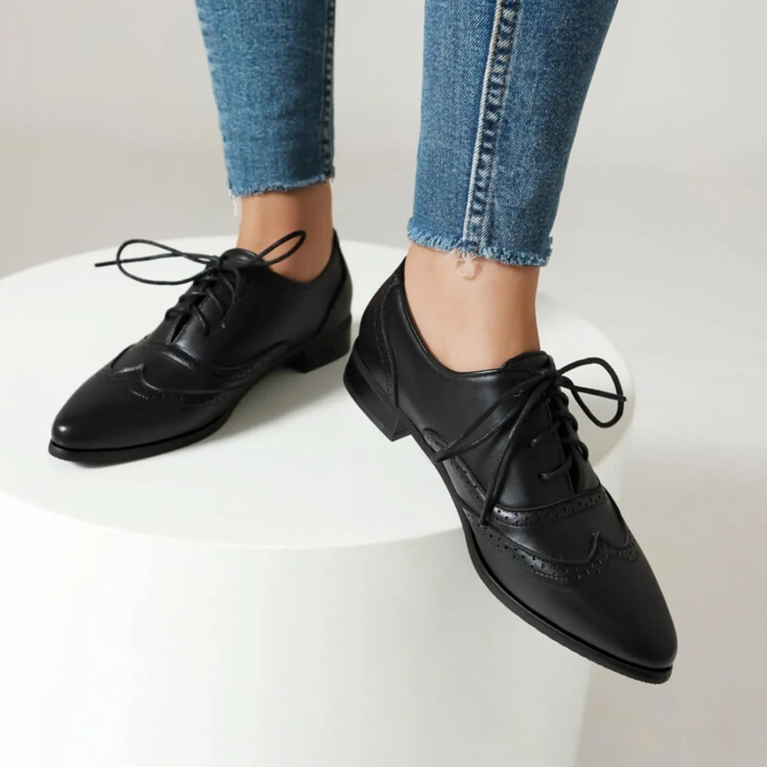 Women's Lace Up Leather Perforated Oxfords Sexy Pointed Toe Low Chunky Block Heels Wingtip Flat Brogues Comfortable Derby Saddle Pumps Shoes