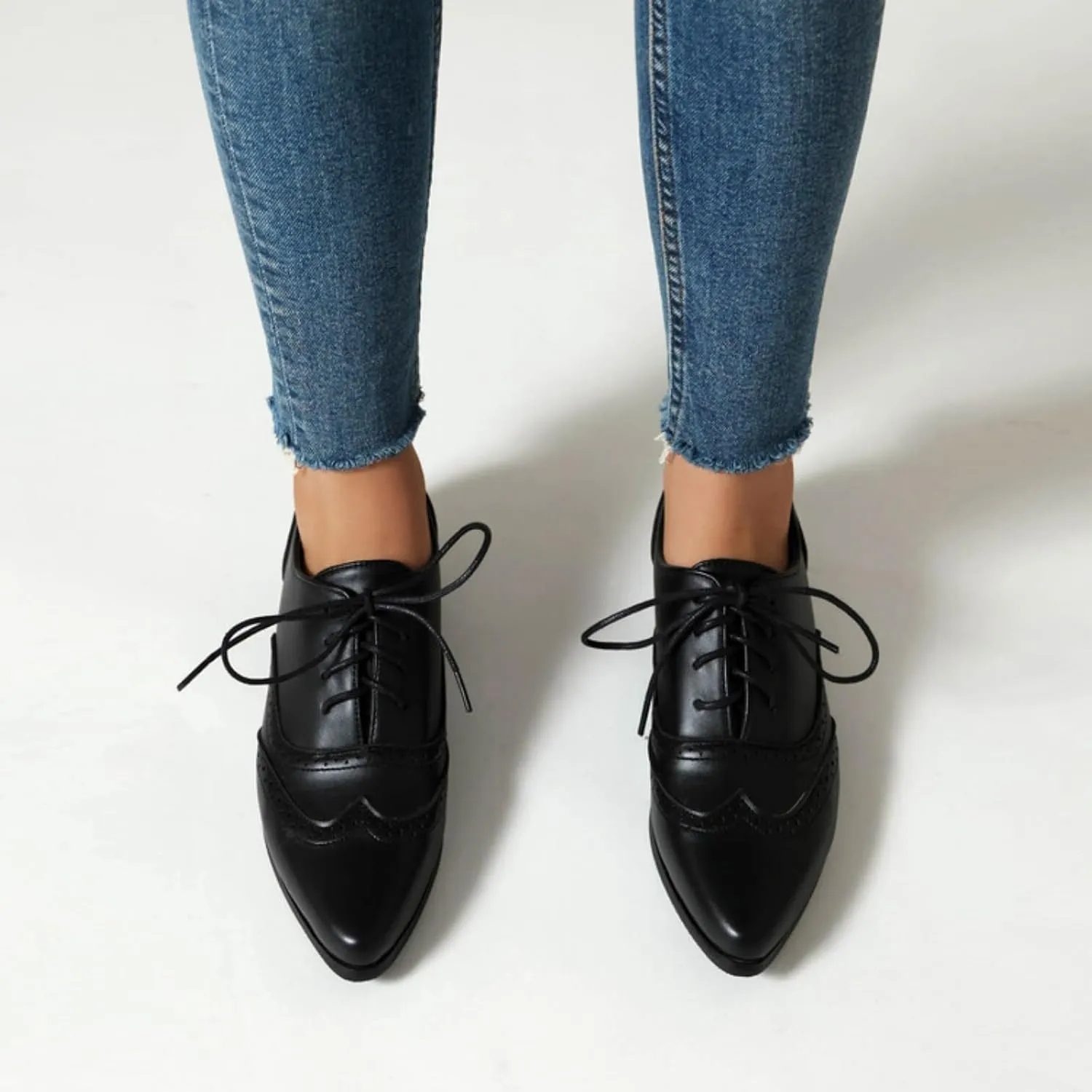 Women's Lace Up Leather Perforated Oxfords Sexy Pointed Toe Low Chunky Block Heels Wingtip Flat Brogues Comfortable Derby Saddle Pumps Shoes