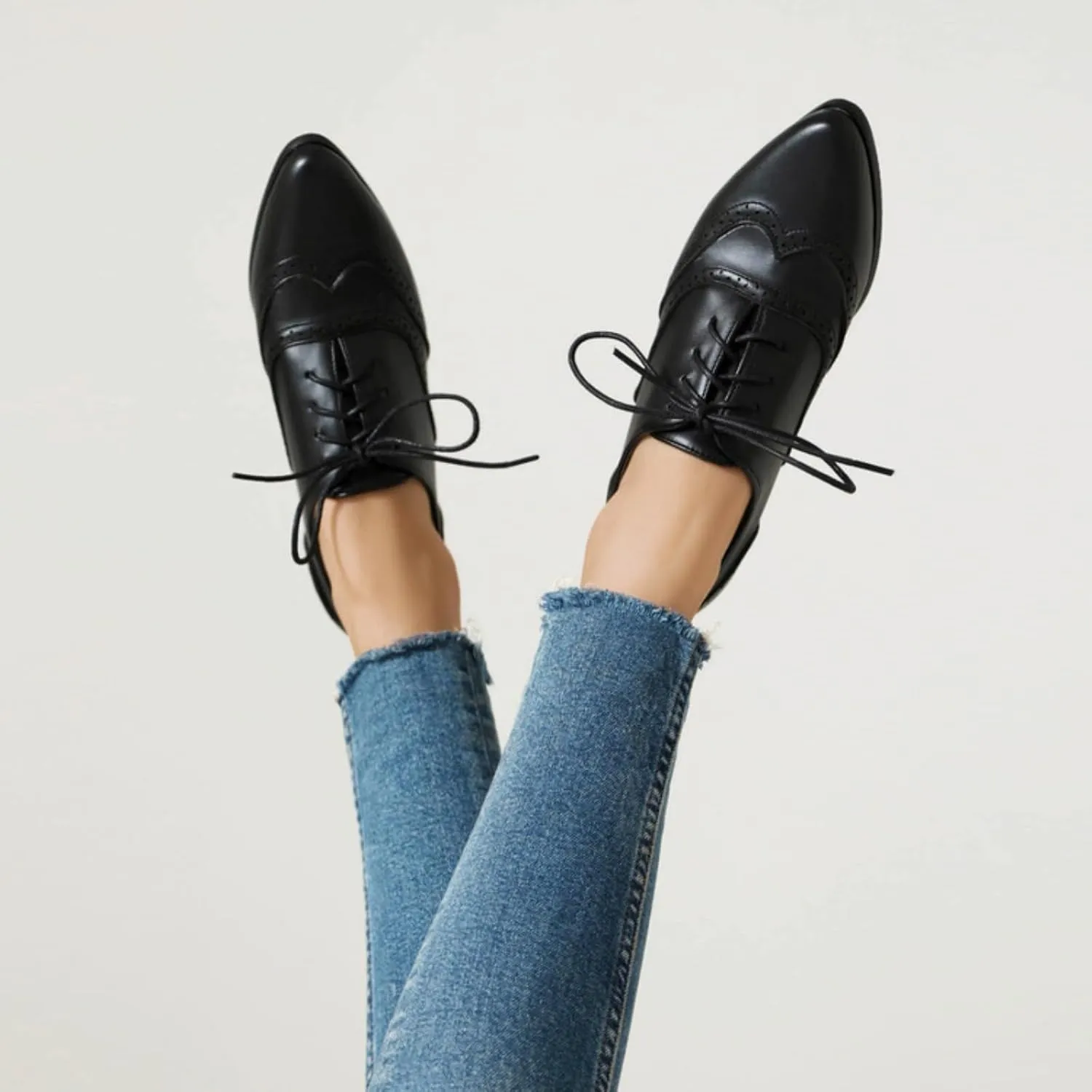 Women's Lace Up Leather Perforated Oxfords Sexy Pointed Toe Low Chunky Block Heels Wingtip Flat Brogues Comfortable Derby Saddle Pumps Shoes