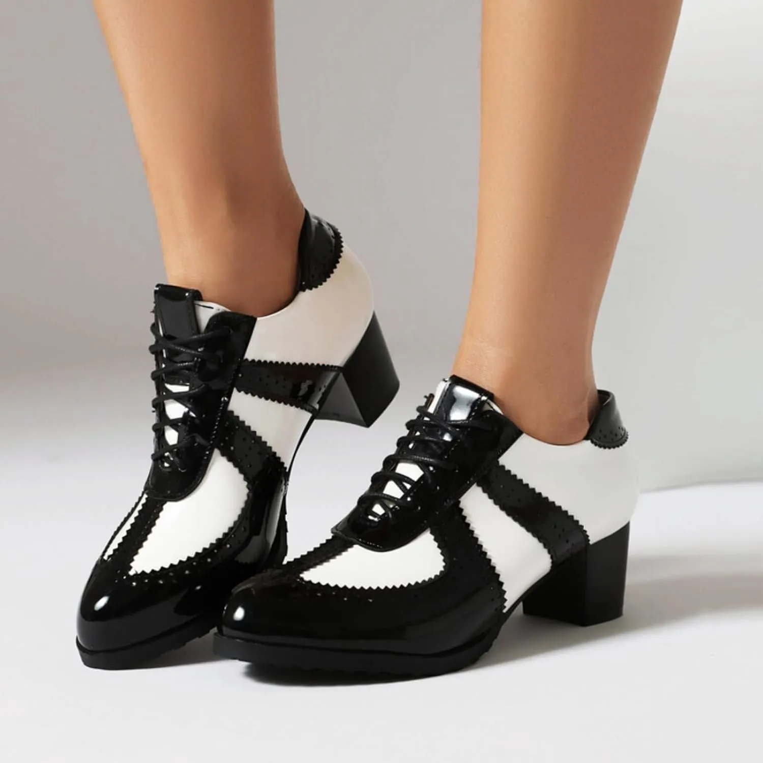 Women's Round Toe Lace-Up Leather Perforated Oxfords Mid Block Chunky Heels Patchwork Brogues Classic Comfortable Wingtip Derby Saddle Pumps Shoes